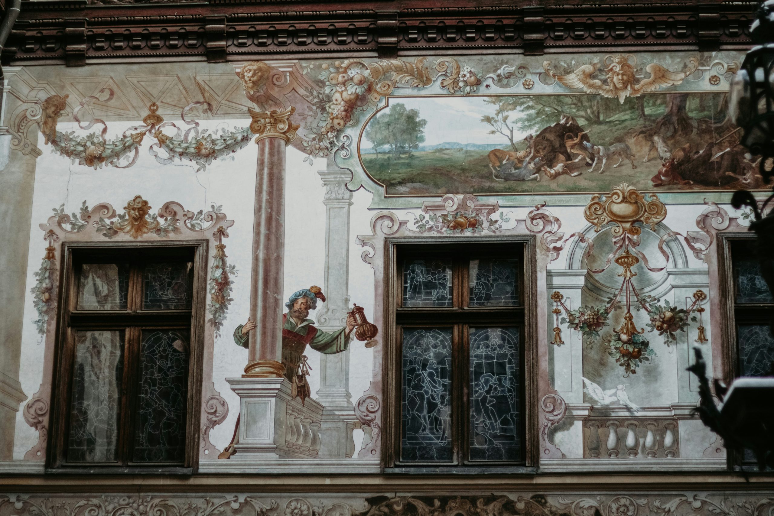 adrian-botica-La dolce vita italy destination management company_facades_painting decoration