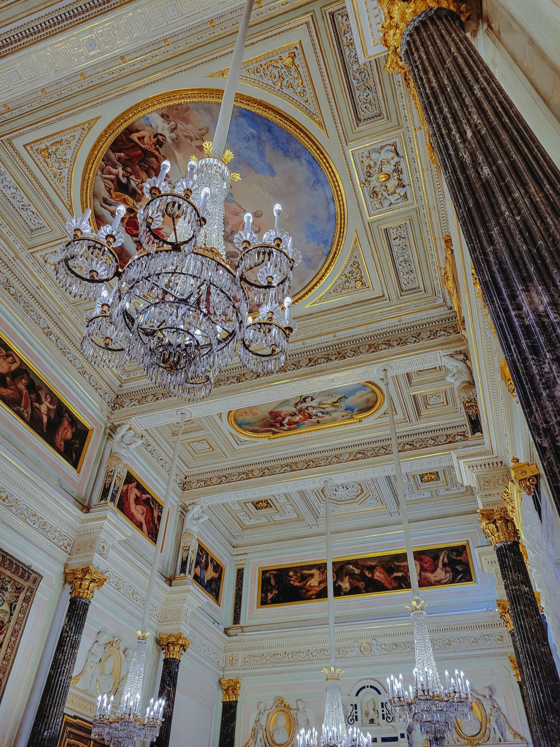 alex-gagareen-La dolce vita italy destination management company_facades_painting decoration