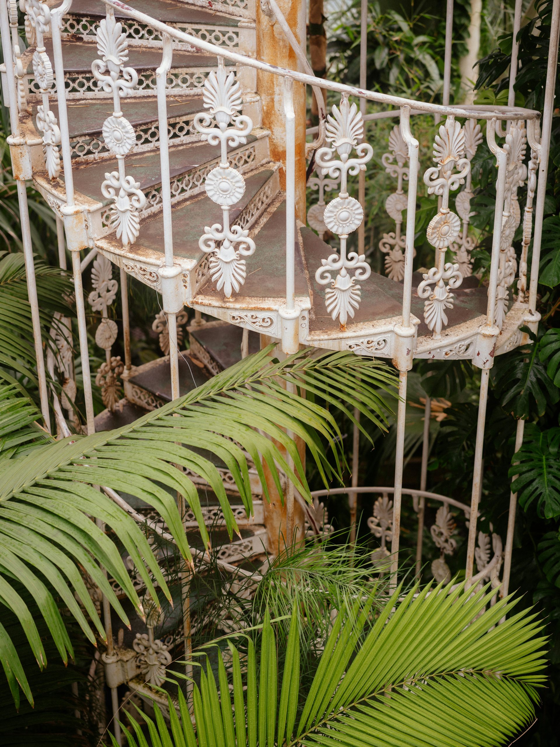 annie-spratt-La dolce vita italy destination management company_luxury italian reclaimed materials from Italy