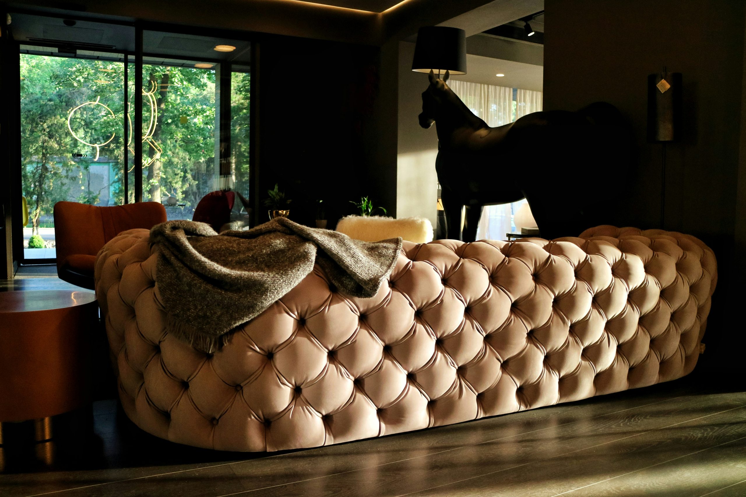 damir-samatkulov-La dolce vita italy destination management company_italian furnishing