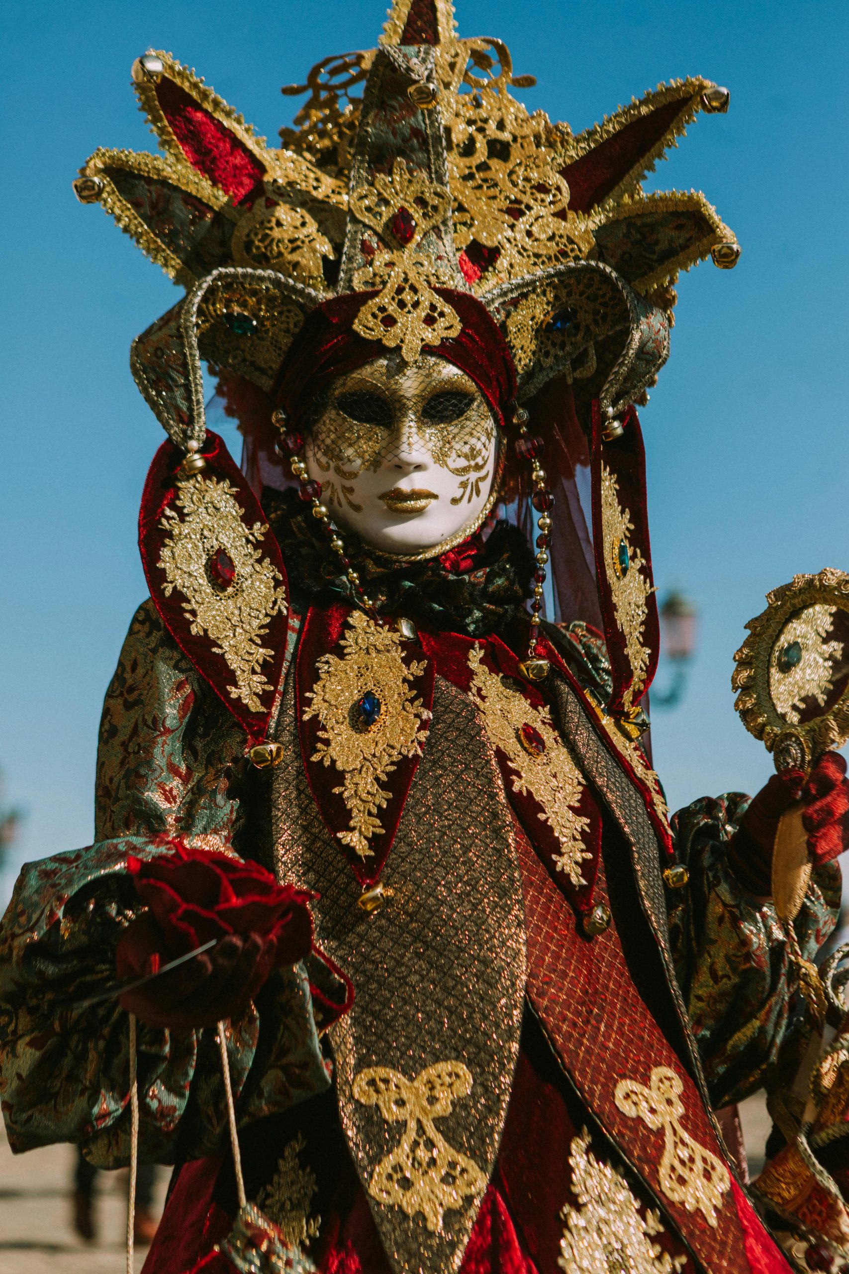 helen1-La dolce vita italy desination company management_artists from italy.pg