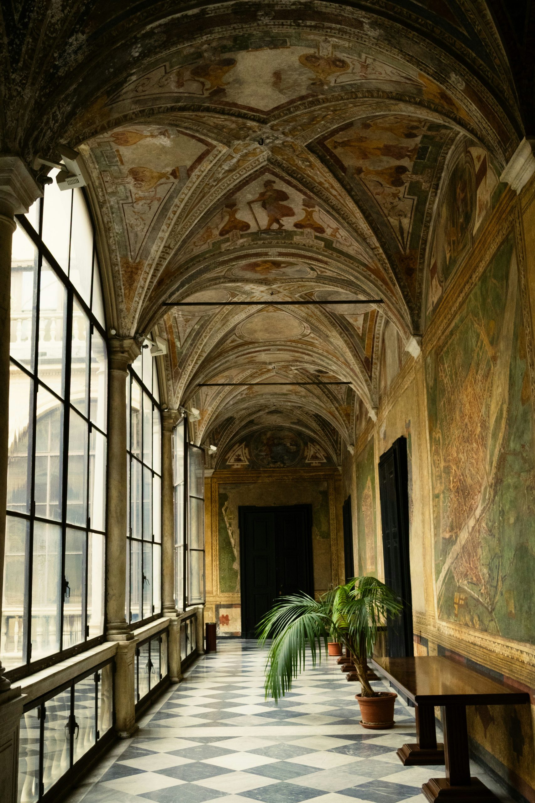 kate-kasiutich-La dolce vita italy destination management company_facades_painting decoration