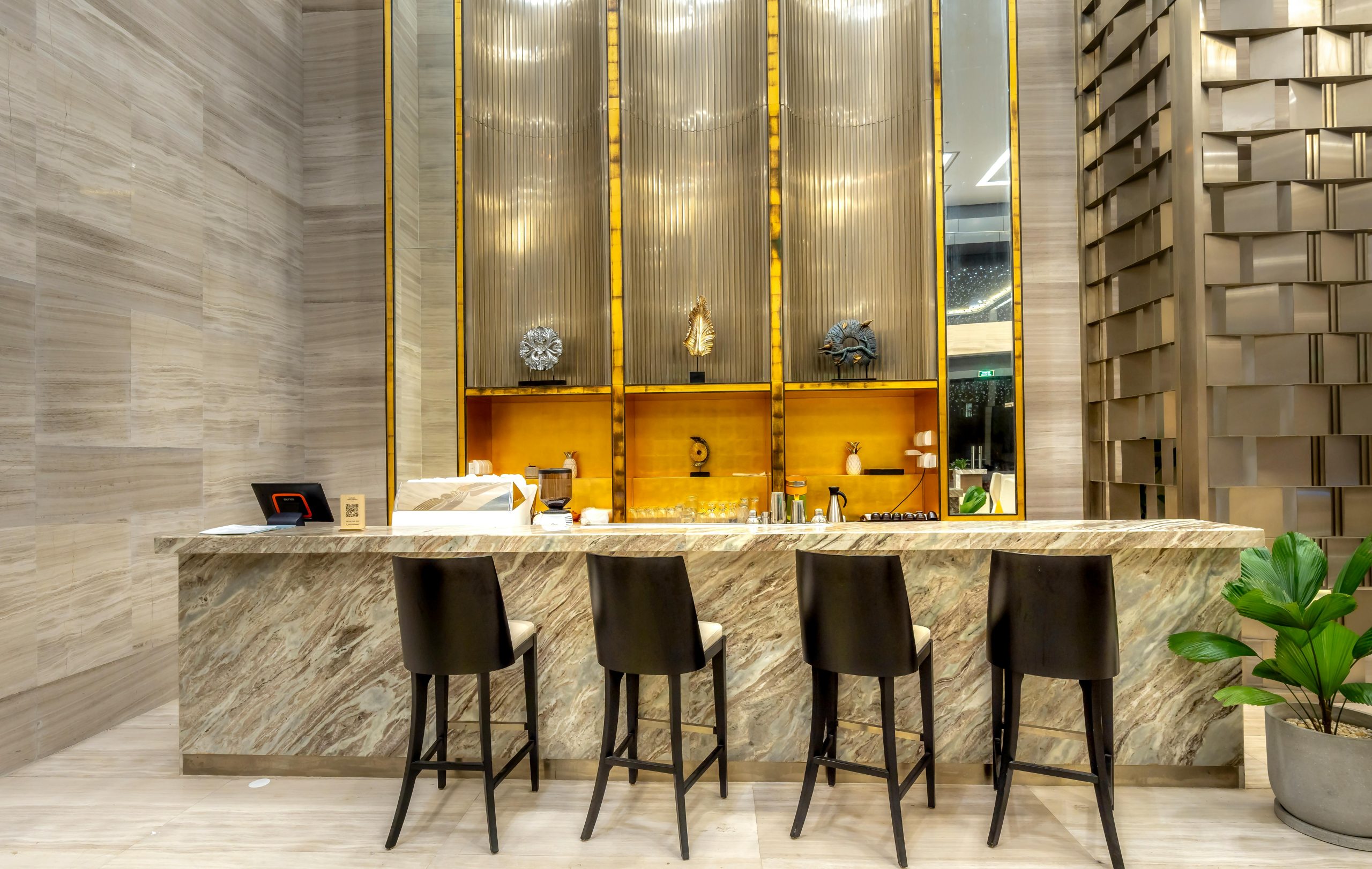 quang-nguyen-vinh-La dolce vita italy destination management company_italian finishes